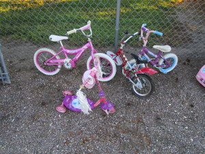 lot 133 image: Kids Bikes