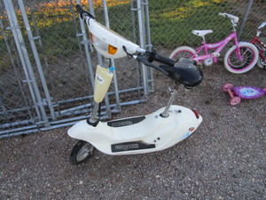 lot 134 image: Electric Scooter (no charging chord)
