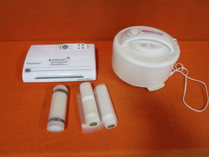 lot 144 image: Food Saver Vacuum Sealer & Food Dehydrator Jerky Maker