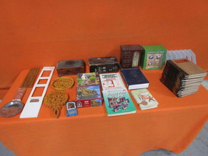 lot 146 image: Jewelry Boxes, Books, Puzzles, Home Decor