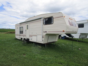 lot 7 image: 1992 Excel 30 5th Wheel Camper