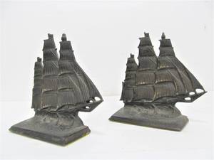 lot 37 image: Set of Vintage USS CONSTITUTION Iron Bookends