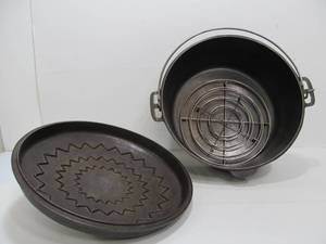 lot 41 image: Nice Vintage Wagner Ware Dutch Oven 1270 Roaster wLid
