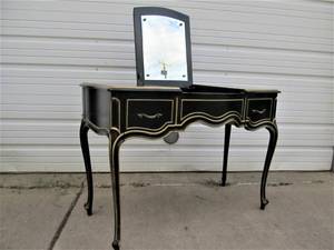 lot 9 image: Excellent Vintage 1950s era BlackGold Dovetailed Wood Vanity Desk 