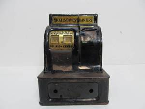 lot 16 image: Vintage 1950s Metal Cash Register Coin Bank