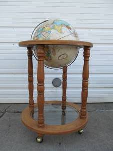 lot 102 image: Nice Vintage Floor Model Rolling Replogle 16 World Classic Globe 
