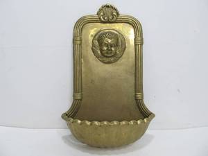 lot 114 image: Heavy Vintage Brass Outdoor Wall Fountain wCherub