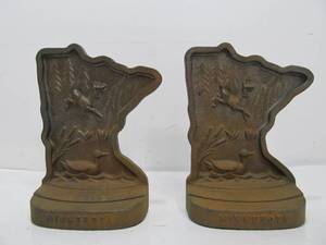 lot 132 image: Large Vintage Heavy Cast Iron MINNESOTA State Bookends