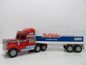 lot 139 image: Vintage Buddy L TRUE VALUE Semi Truck