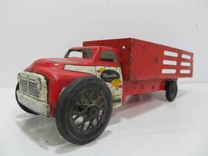 lot 140 image: Vintage 1950s Wyandotte Pressed Steel Truck