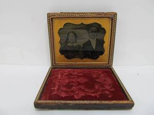 lot 177 image: Antique 19th Century Daguerreotype Photo of a Couple 