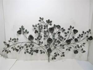 lot 189 image: Large Vintage Floral Metal Wall Sculpture