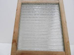 lot 207 image: Primitive Vintage Crystal Washboard