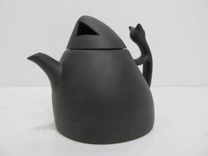 lot 218 image: Yixing Zisha Scholar Teapot wCat Handle Oriental Stoneware Studio Art Pottery