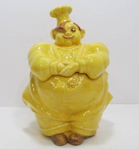 lot 260 image: Vintage RED WING Chef Pierre Cookie Jar - Yellow