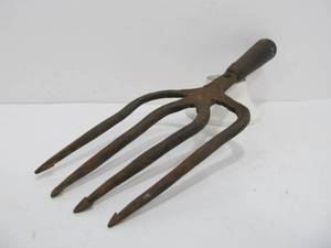 lot 284 image: Antique Iron Fishing Spear 