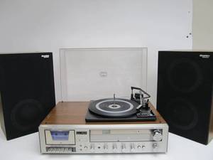 lot 325 image: Working Vintage TOSHIBA Model SMC-5460 Stereo Music System wPanasonic Thruster Speakers