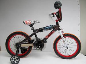 lot 285 image: NEW Hot Wheels Boys Bicycle wTraining Wheels