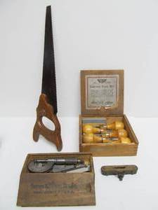 lot 293 image: Nice Group of Small Vintage Tools - Millers Falls Chisel Set etc