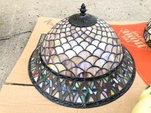 lot 329 image: Large Lot of Vintage etc Glass Light Fixture & Lamp Shades