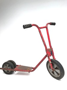 lot 333 image: Vintage 1970s era 3-Wheeled Scooter