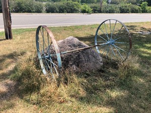 lot 342 image: Large Set of Antique Wagon Wheels w Axle