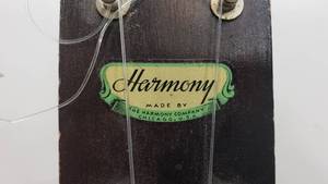 lot 337 image: Vintage Harmony Ukulele Chicago U.S.A.