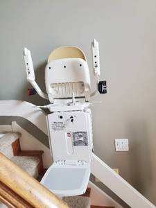 Acorn Curve 180 Chair Lift