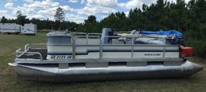 lot 3 image: 1985 Riviera Cruiser Pontoon