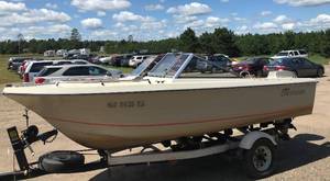 lot 4 image: 1979 Crestliner 16 Boat w Trailer