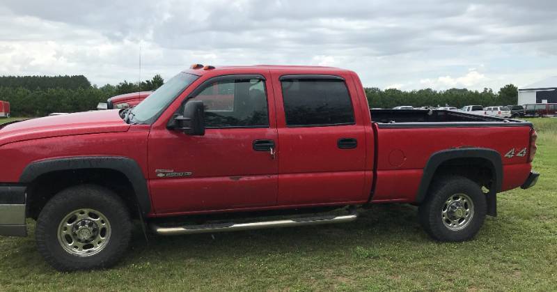 lot 2 image: 2003 Chevy Silverado 2500 HD LS 4x4
