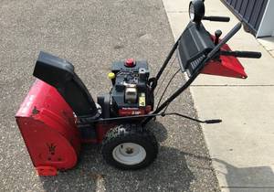 lot 4 image: Yard Machine Tecumseh Snow Blower
