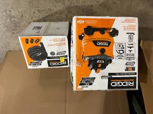 Ridgid 14 Gallon WetDry Vacuum and Tug-A-Long Locking Hose, Customer Return - Review all pictures