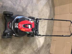 lot 29 image: 21 in. 3-in-1 Variable Speed Gas Walk Behind Self Propelled Lawn Mower with Auto Choke by Honda Bag Not Included Customer Returns See Terms on Auction