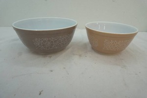 Pyrex bowls