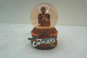 Forever collectibles Cleveland cavaliers snow globe