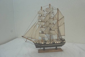 Ship mantle piece