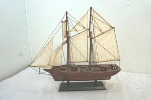 Ship mantle piece