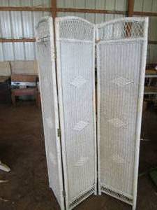 3 panel wicker room divider, 1 pane...