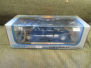 118 scale die cast metal 1999 Chev...