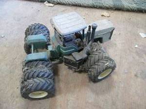 Metal and plastic John Deere toy tr...