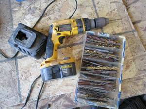 Dewalt 18V drill with battery and c...