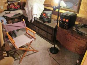 Contents of room excluding oak cabi...
