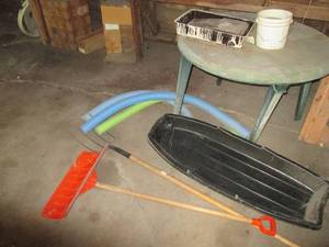 36 round plastic patio table, 3 po...