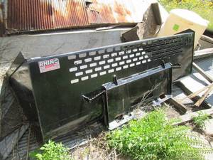 8ft Rhino bucket in great condition...