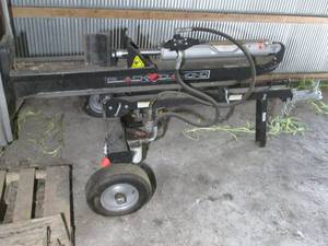 25 ton Black Diamond log splitter i...