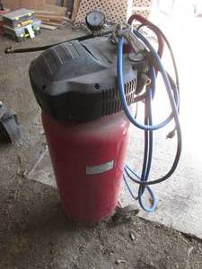 Tool Shop 20 gallon 2.5HP air compr...