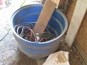 Blue bucket with seat belts, electr...