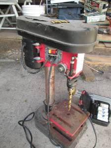 5 speed drill press with some bits ...