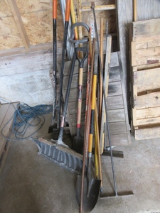 LAWN AND GARDEN TOOLS